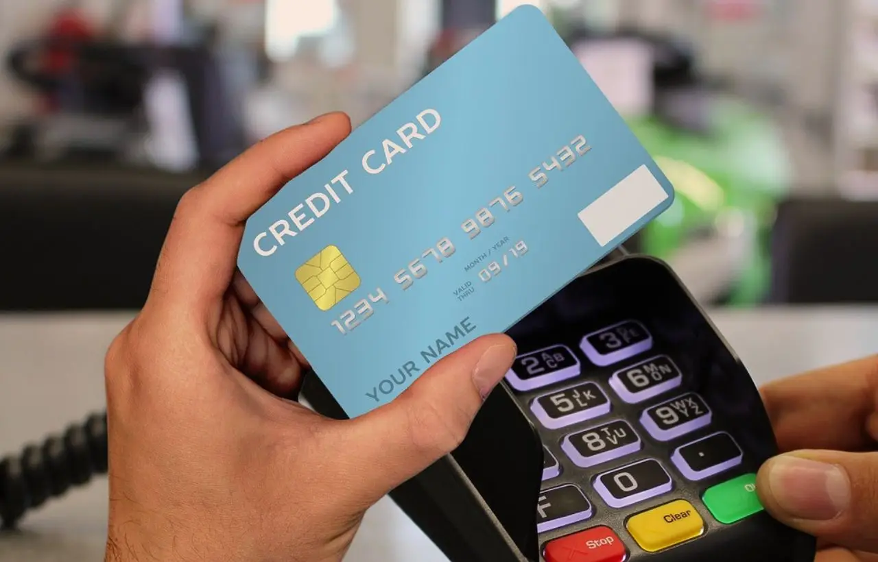 Paghi online con la carta di credito? Ecco i rischi reali che stai correndo e come evitarli